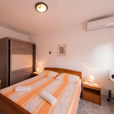 Apartmani Katija Komiža Exterior foto